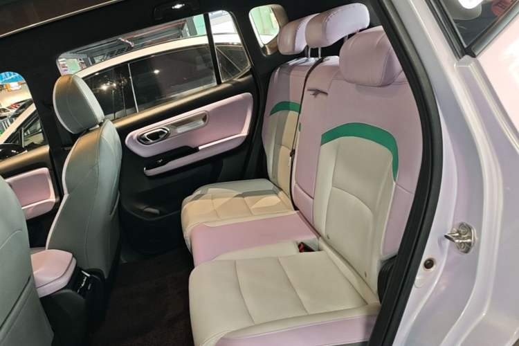 Used AION Y 2022 Plus 70 Tech Edition Left Rear Seat