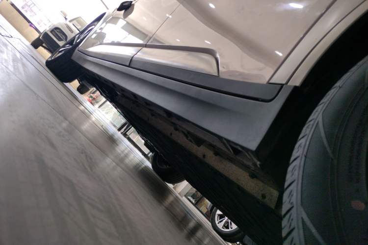 Used AION Y 2022 Plus 70 Smart Edition Left Side Sill