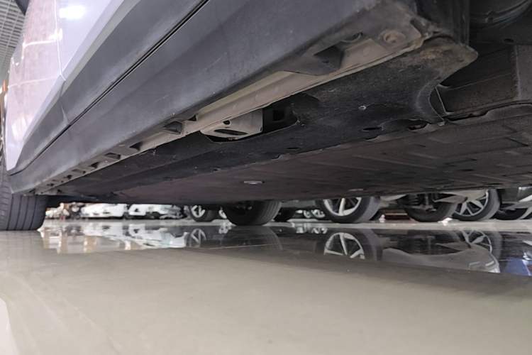 Used AION Y 2022 70 Tech Edition Lithium Iron Phosphate Left Side Sill