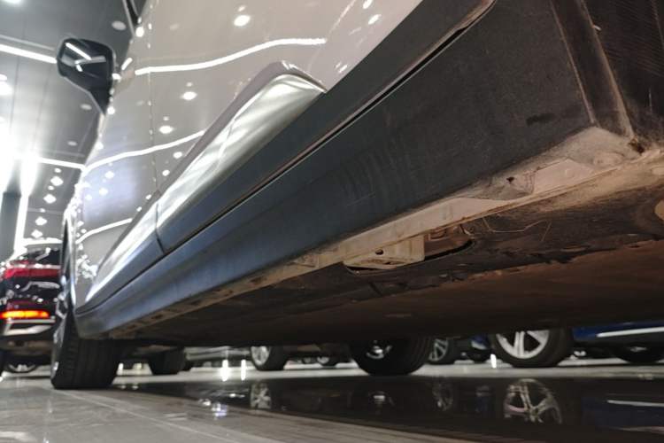 Used AION Y 2022 Plus 70 Tech Edition Left Side Sill
