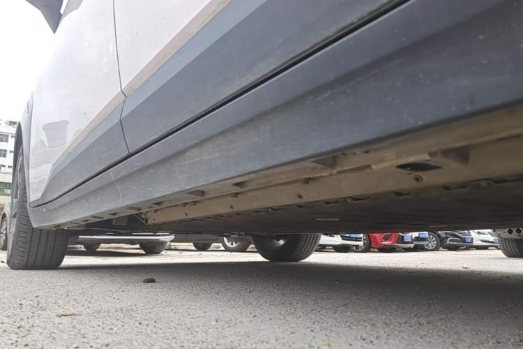 Used AION Y 2022 70 Intelligent Edition Lithium Iron Phosphate Left Side Sill