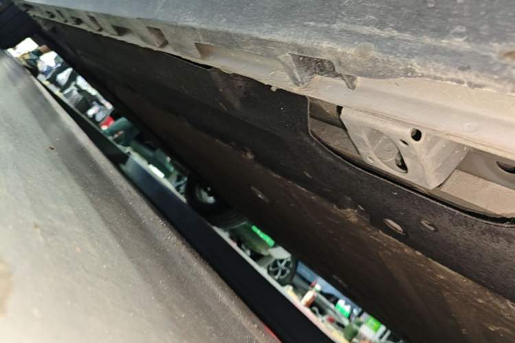 Used AION Y 2022 Plus 70 Tech Edition Left Side Sill