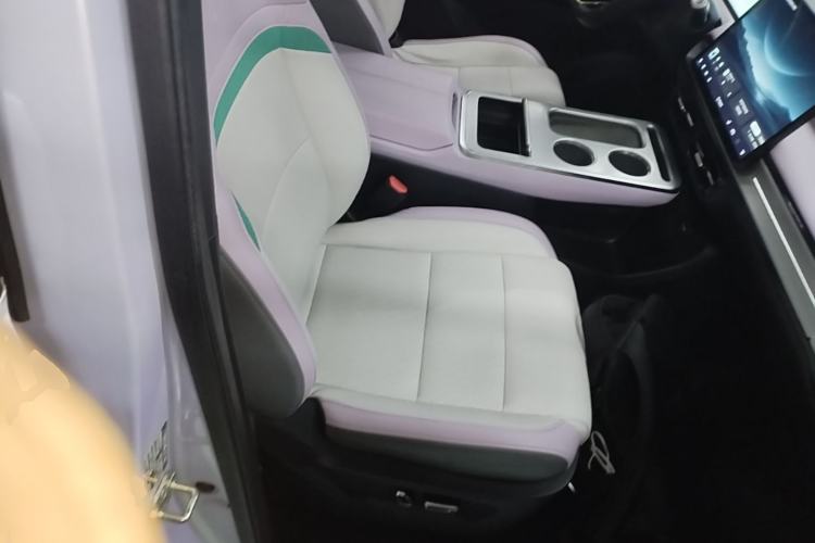 Used AION Y 2022 Plus 70 Tech Edition Right Front Seat