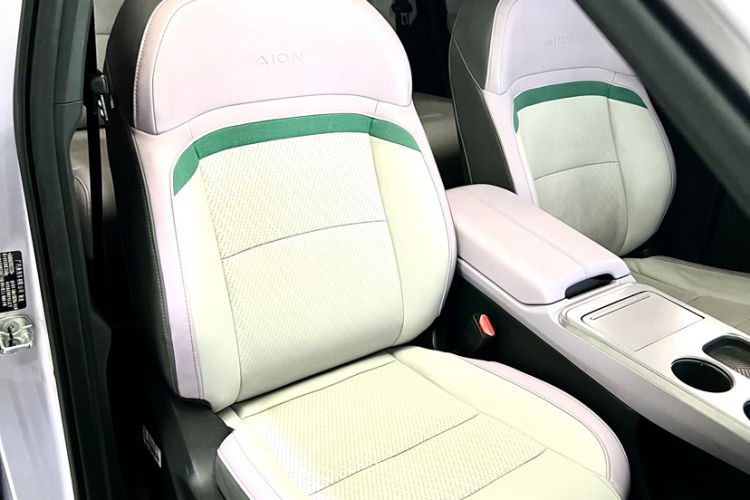 Used AION Y 2022 Plus 70 Tech Edition Right Front Seat