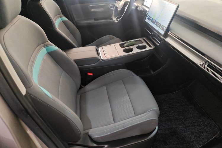 Used AION Y 2022 Plus 80 Enjoy Edition Right Front Seat