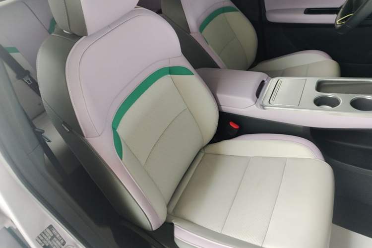 Used AION Y 2022 Plus 70 Smart Edition Right Front Seat