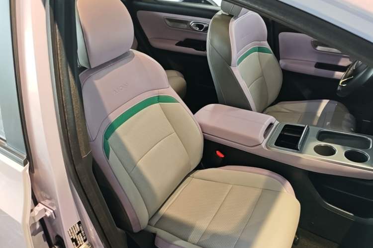 Used AION Y 2022 Plus 70 Tech Edition Right Front Seat