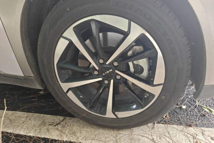 Used AION Y 2022 Plus 70 Smart Edition Right Front Wheel Hub