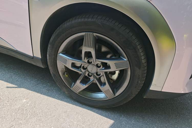 Used AION Y 2022 Plus 70 Smart Edition Right Front Wheel Hub