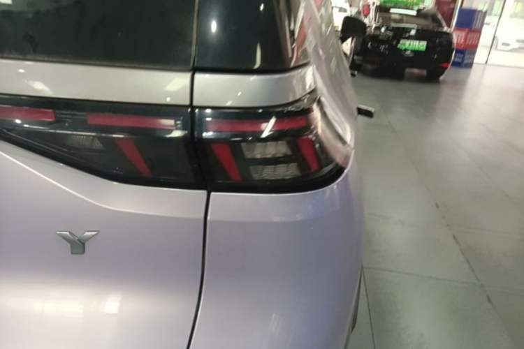 Used AION Y 2022 70 Intelligent Edition Lithium Iron Phosphate Right Rear Taillight