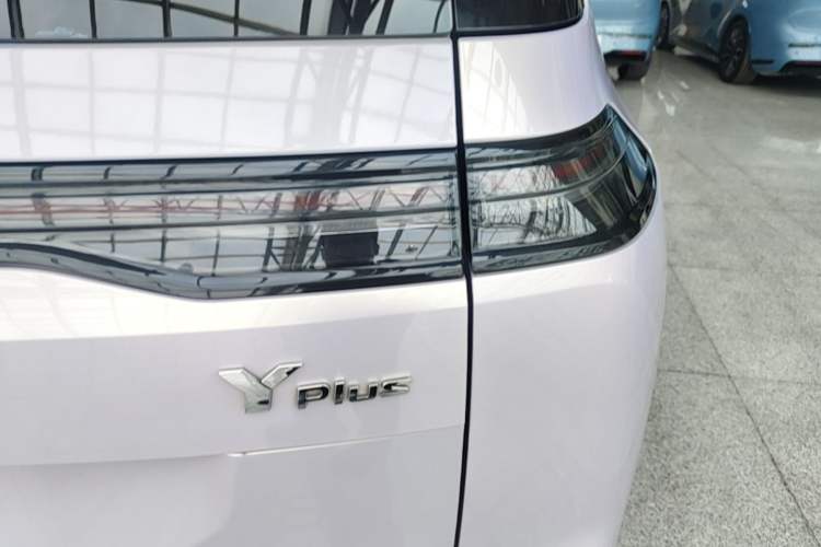 Used AION Y 2022 Plus 70 Smart Edition Right Rear Taillight