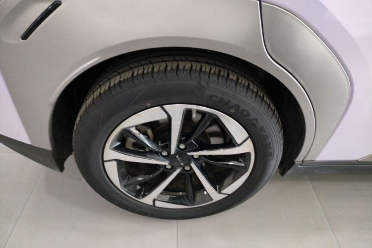 Used AION Y 2022 Plus 70 Smart Edition Right Rear Wheel Hub