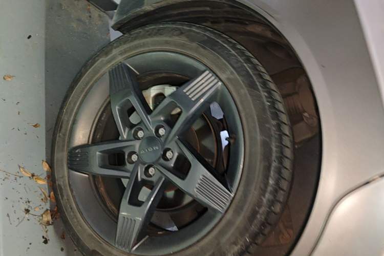 Used AION Y 2022 Plus 70 Tech Edition Right Rear Wheel Hub