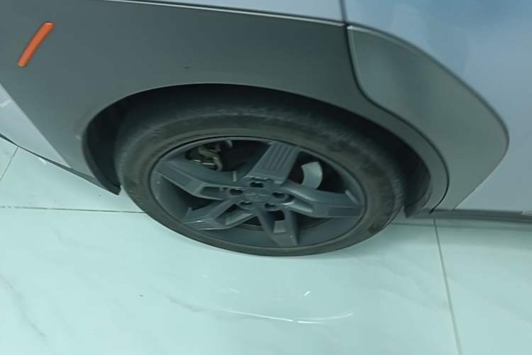 Used AION Y 2022 Plus 70 Tech Edition Right Rear Wheel Hub