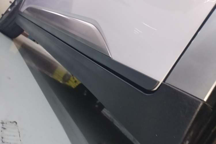 Used AION Y 2022 Plus 70 Tech Edition Right Side Sill