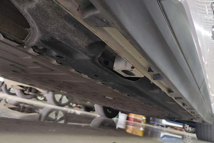 Used AION Y 2022 70 Tech Edition Lithium Iron Phosphate Right Side Sill