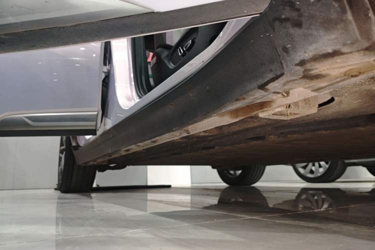 Used AION Y 2022 Plus 70 Tech Edition Right Side Sill