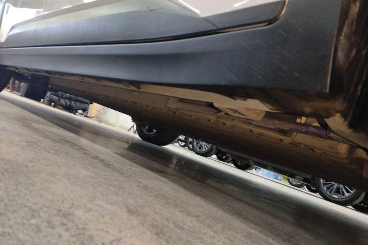 Used AION Y 2022 70 Intelligent Edition Lithium Iron Phosphate Right Side Sill