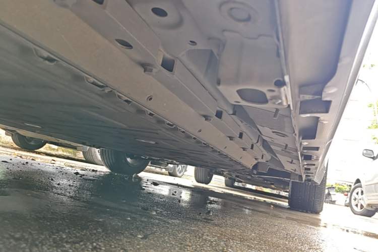 Used AION Y 2022 70 Intelligent Edition Lithium Iron Phosphate Right Side Sill