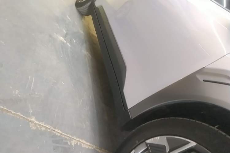 Used AION Y 2022 70 Intelligent Edition Lithium Iron Phosphate Right Side Sill