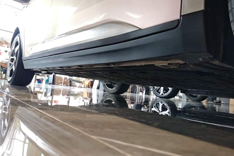 Used AION Y 2022 Plus 70 Tech Edition Right Side Sill