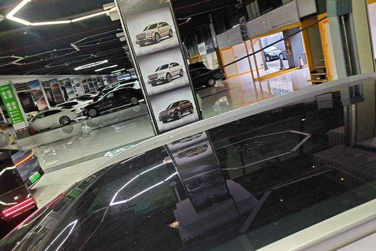 Used AION Y 2022 Plus 70 Tech Edition Roof