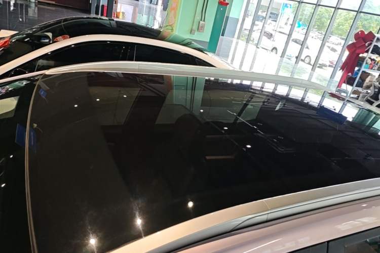 Used AION Y 2022 Plus 70 Tech Edition Roof