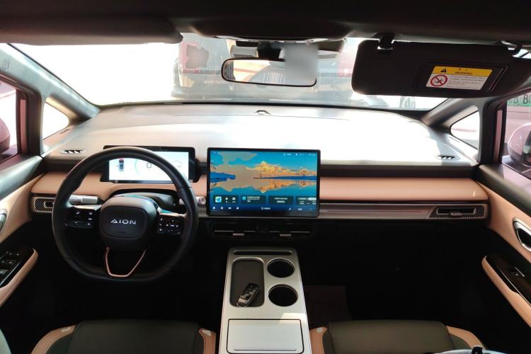 Used AION Y 2022 Plus 70 Smart Edition Center Console