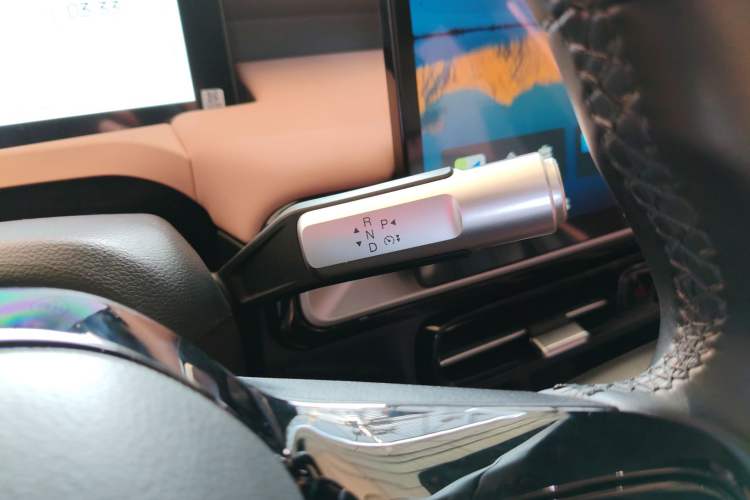 Used AION Y 2022 Plus 70 Smart Edition Gear Lever