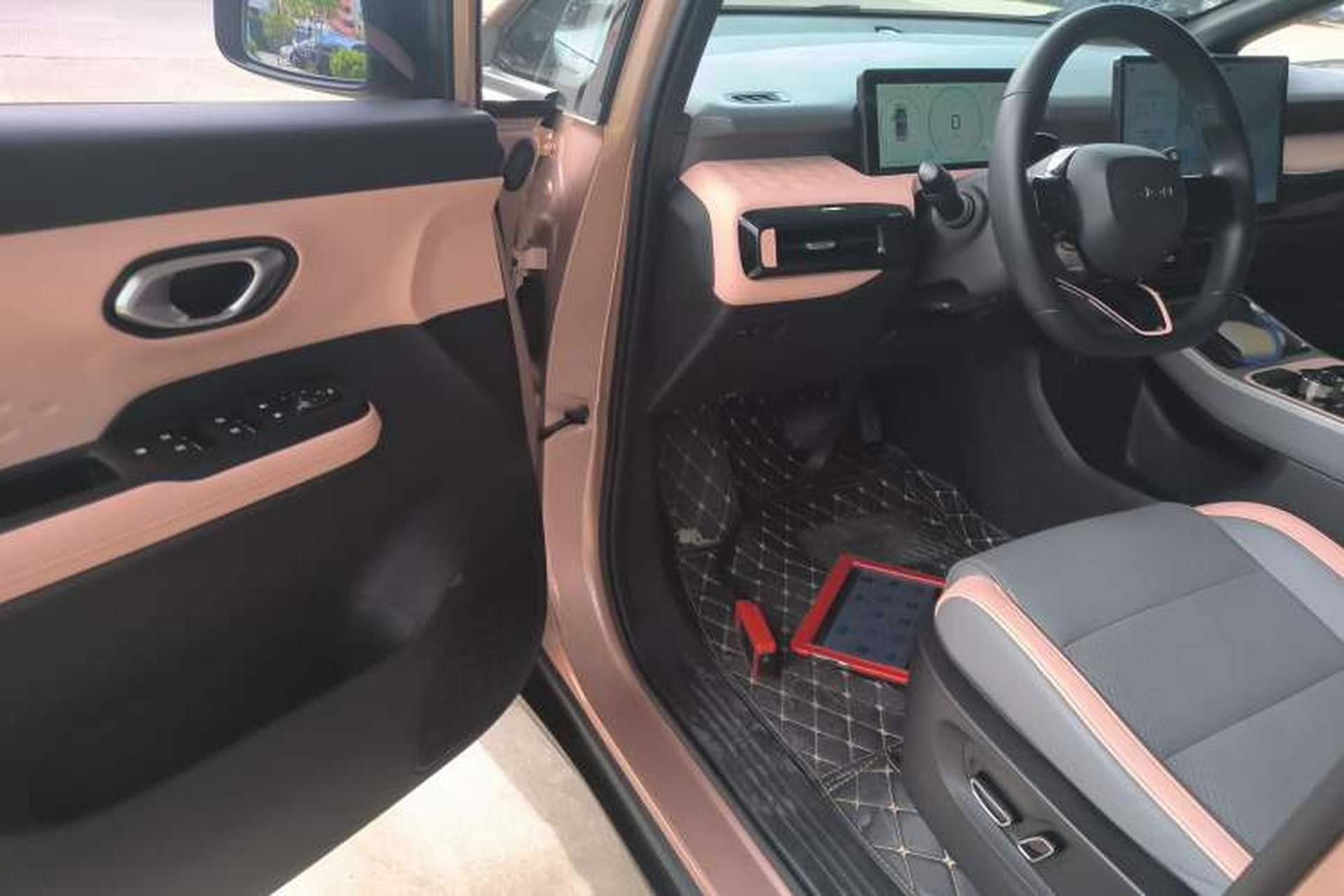 Used AION Y 2022 70 Tech Edition Lithium Iron Phosphate Interior 3