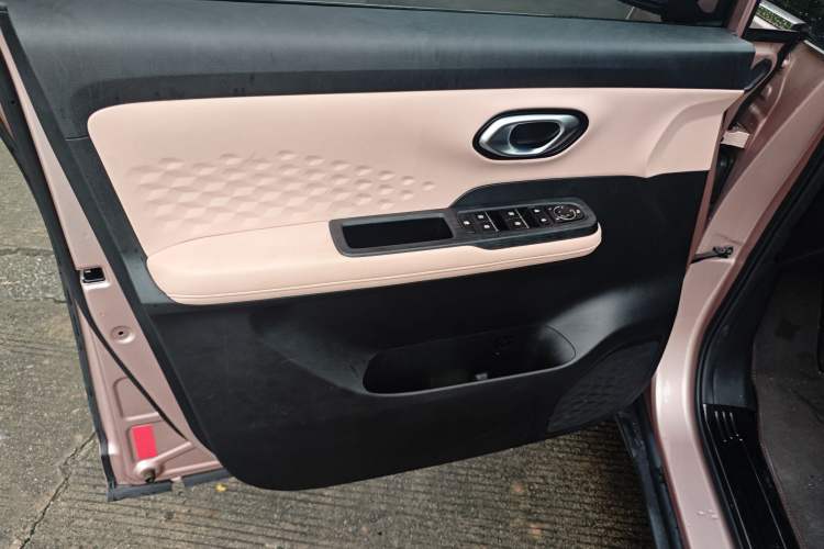 Used AION Y 2022 70 Intelligent Edition Lithium Iron Phosphate Interior 5