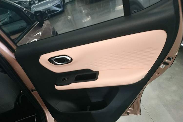 Used AION Y 2022 70 Intelligent Edition Lithium Iron Phosphate Interior 6