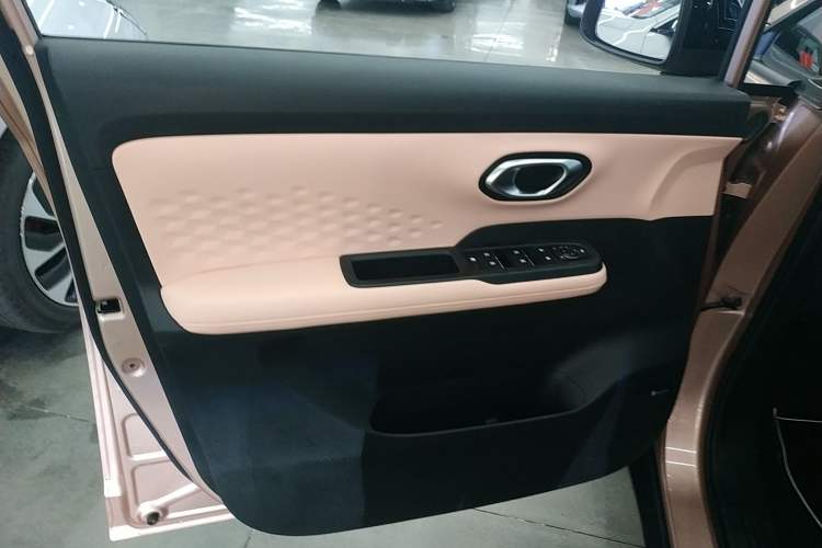 Used AION Y 2022 70 Intelligent Edition Lithium Iron Phosphate Interior 7