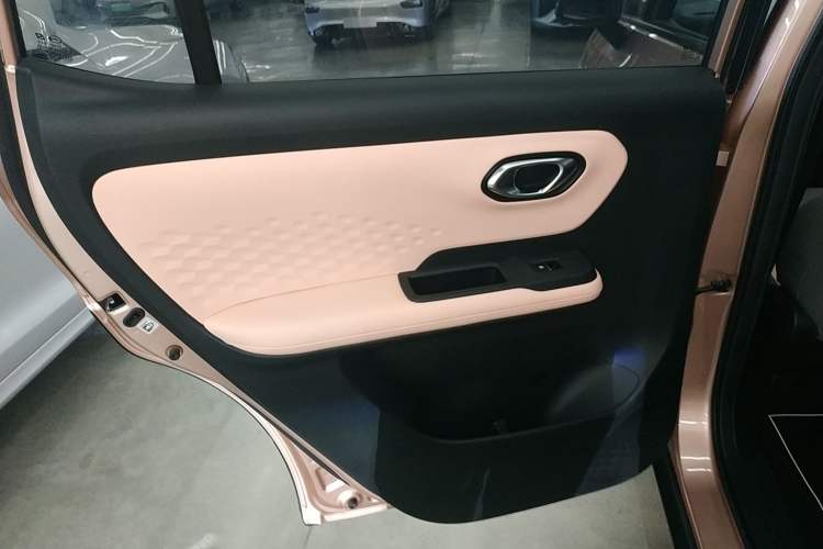 Used AION Y 2022 70 Intelligent Edition Lithium Iron Phosphate Interior 8