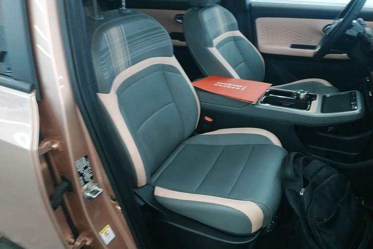 Used AION Y 2022 70 Intelligent Edition Lithium Iron Phosphate Right Front Seat