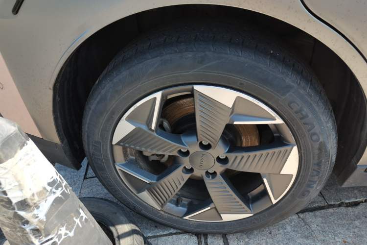 Used AION Y 2022 70 Intelligent Driving Version Lithium Iron Phosphate Right Rear Wheel Hub