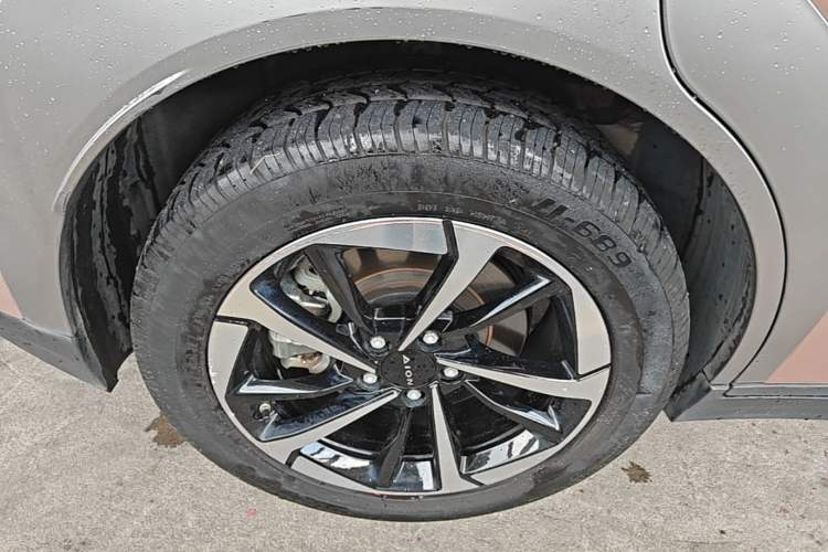 Used AION Y 2022 Plus 70 Smart Edition Right Rear Wheel Hub