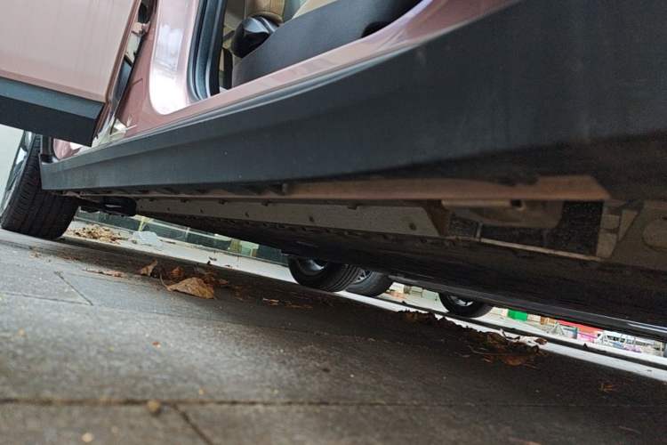 Used AION Y 2022 70 Intelligent Edition Lithium Iron Phosphate Right Side Sill