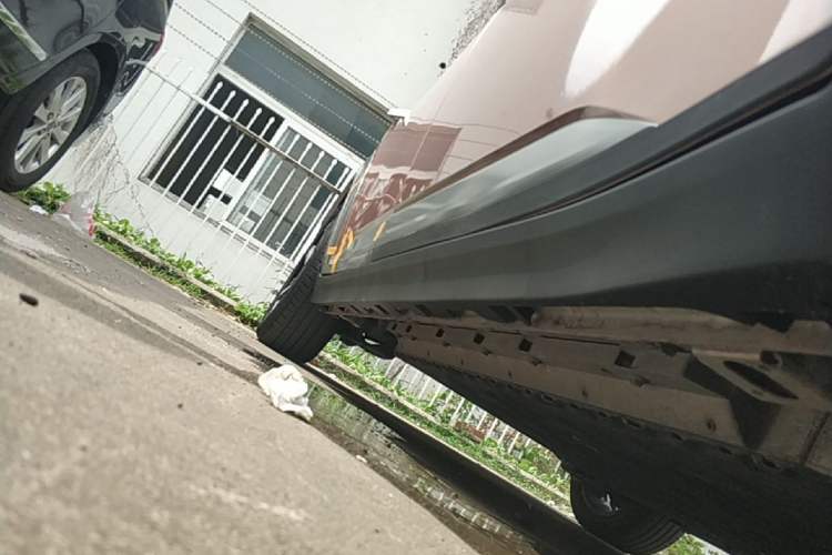 Used AION Y 2022 Plus 70 Smart Edition Right Side Sill