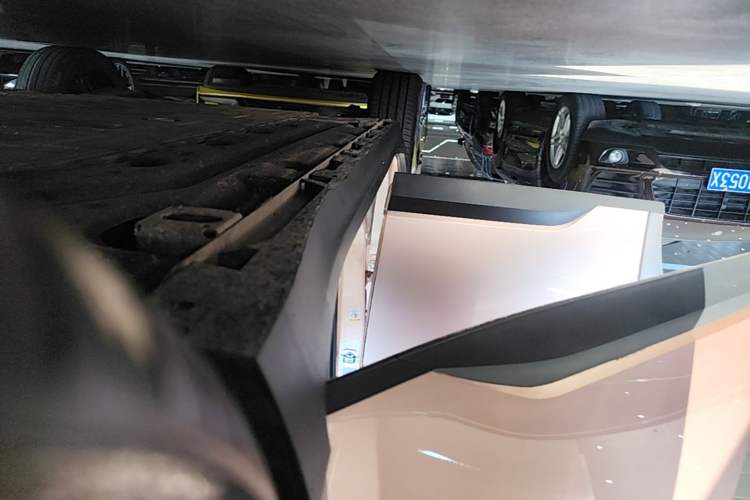 Used AION Y 2022 70 Tech Edition Lithium Iron Phosphate Right Side Sill