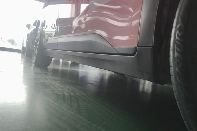 Used AION Y 2022 70 Tech Edition Lithium Iron Phosphate Right Side Sill