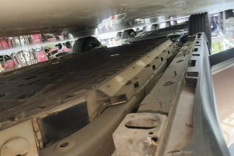 Used AION Y 2022 70 Intelligent Edition Lithium Iron Phosphate Right Side Sill