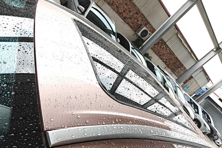 Used AION Y 2022 Plus 70 Smart Edition Roof