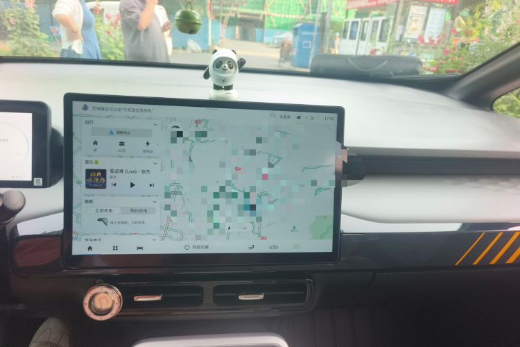 Used AION Y 2022 70 Intelligent Driving Version Lithium Iron Phosphate Audio And AC Panel