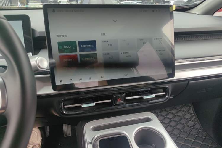 Used AION Y 2022 Plus 70 Smart Edition Audio And AC Panel