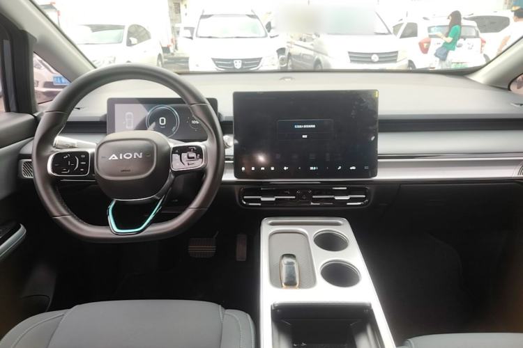 Used AION Y 2022 Plus 70 Enjoy Edition Center Console