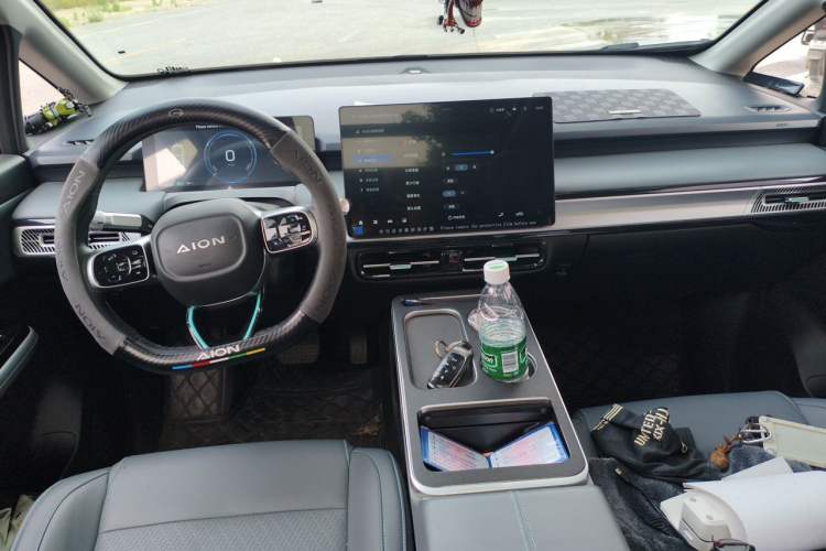 Used AION Y 2022 Plus 70 Smart Edition Center Console