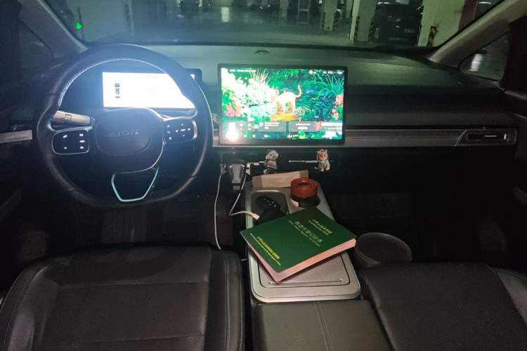 Used AION Y 2022 Plus 70 Smart Edition Center Console