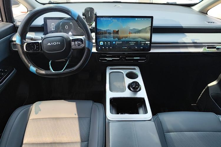 Used AION Y 2022 Plus 70 Smart Edition Center Console
