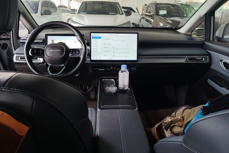 Used AION Y 2022 Plus 70 Tech Edition Center Console